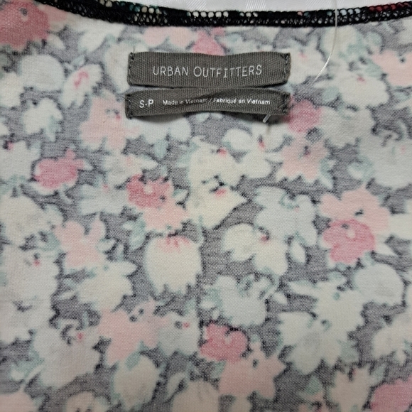 URBAN Outfitters Puff‎ Sleeve Cropped Top - Picture 8 of 11